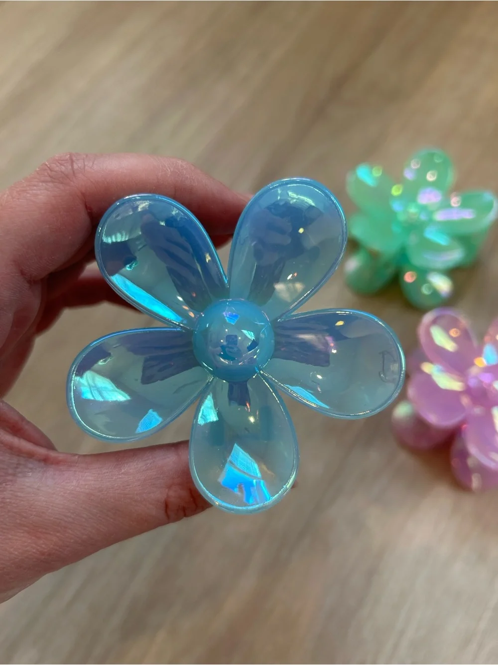 Set of 3 Iridescent Flower Hair Clips 🩵🩷💚